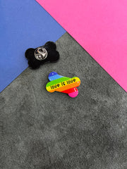 Love is Love | Yaka Rozeti - Evcil hayvanlar için mükemmel bir ürün.