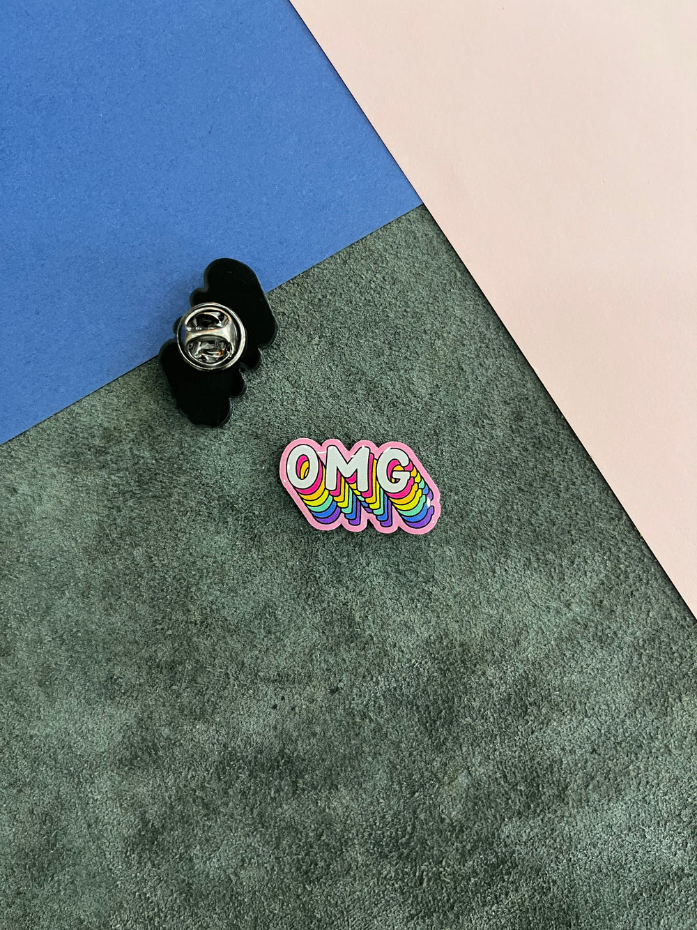 OMG Pembe | Yaka Rozeti - Evcil hayvanlar için mükemmel bir ürün.