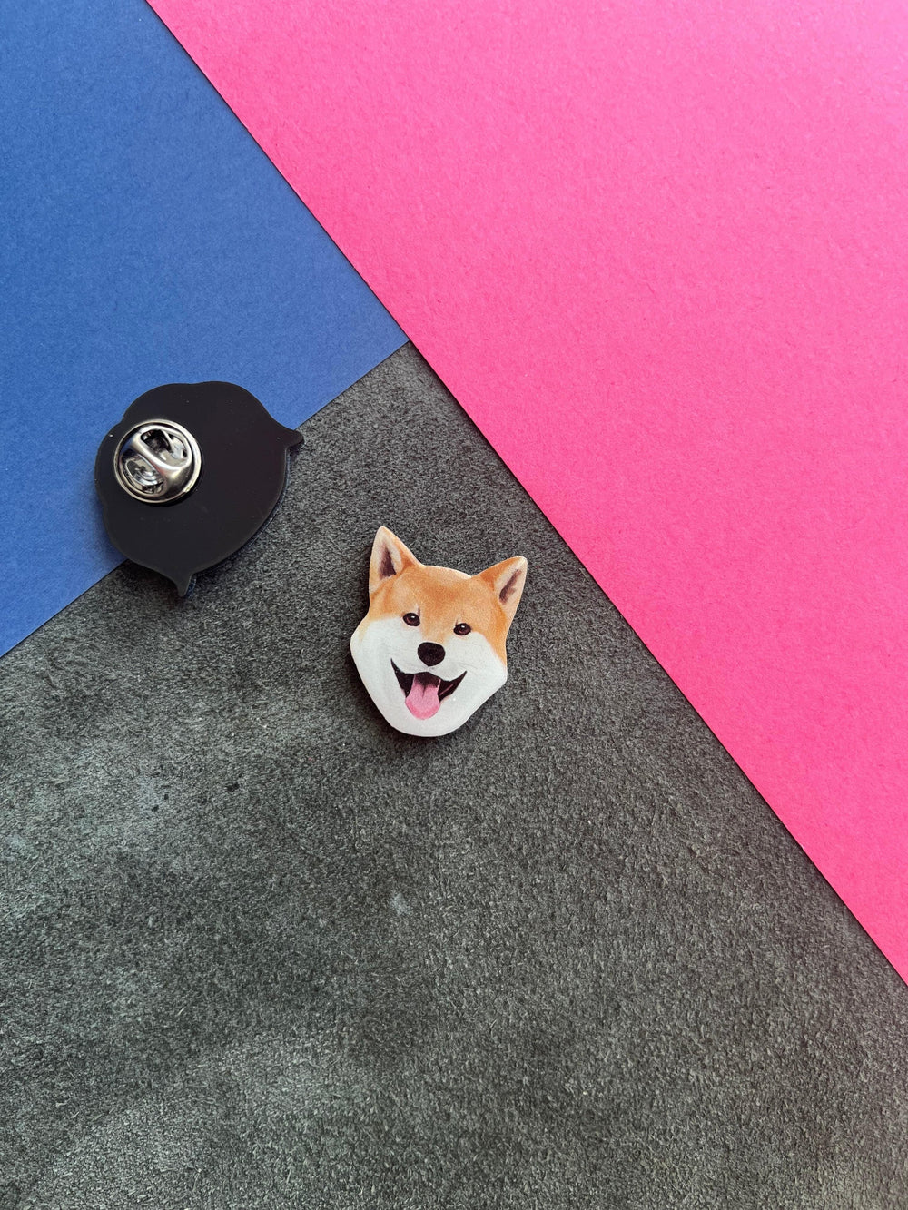 Akita | Yaka Rozeti - Evcil hayvanlar için mükemmel bir ürün.